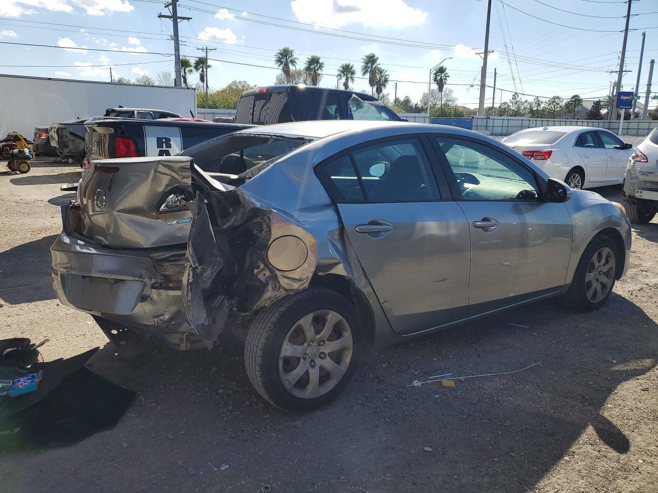 2013 Mazda 3 I