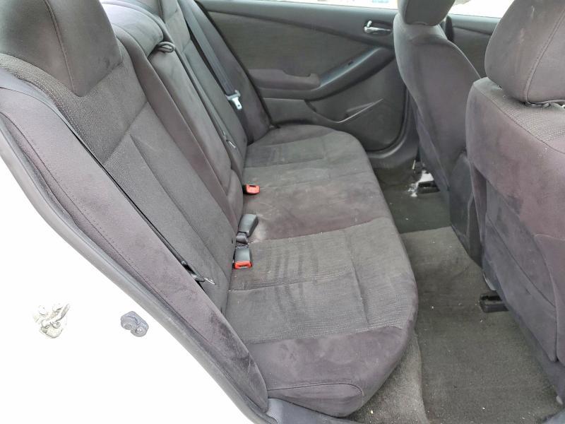 2012 Niss Altima Base