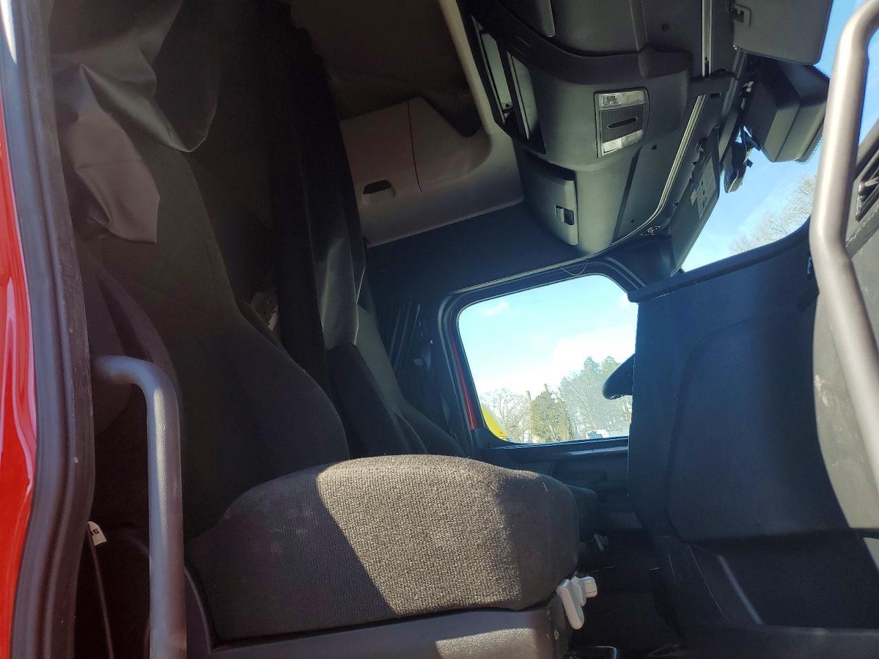 2025 Freightliner Cascadia 126