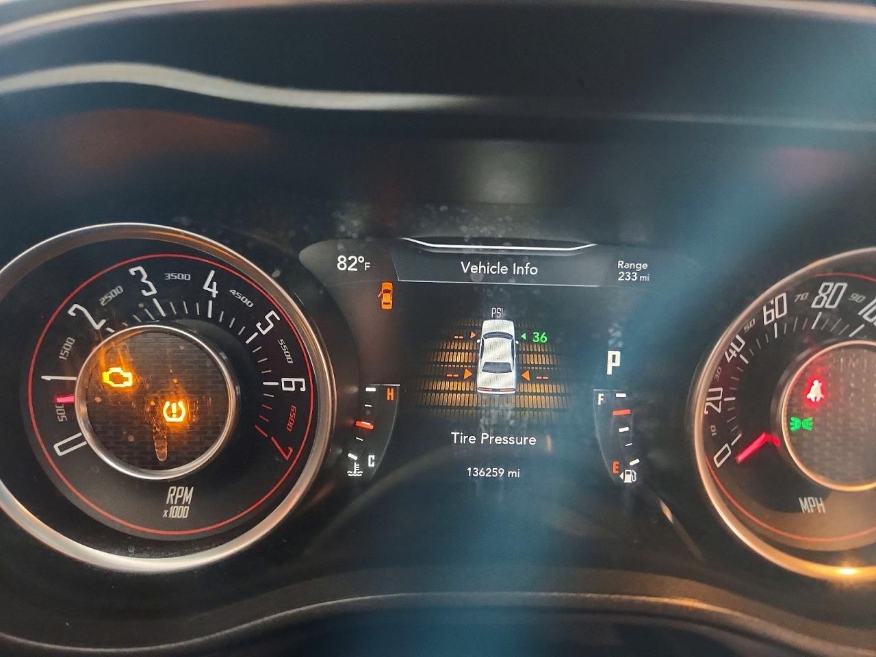 2015 Dodge Challenger sxt