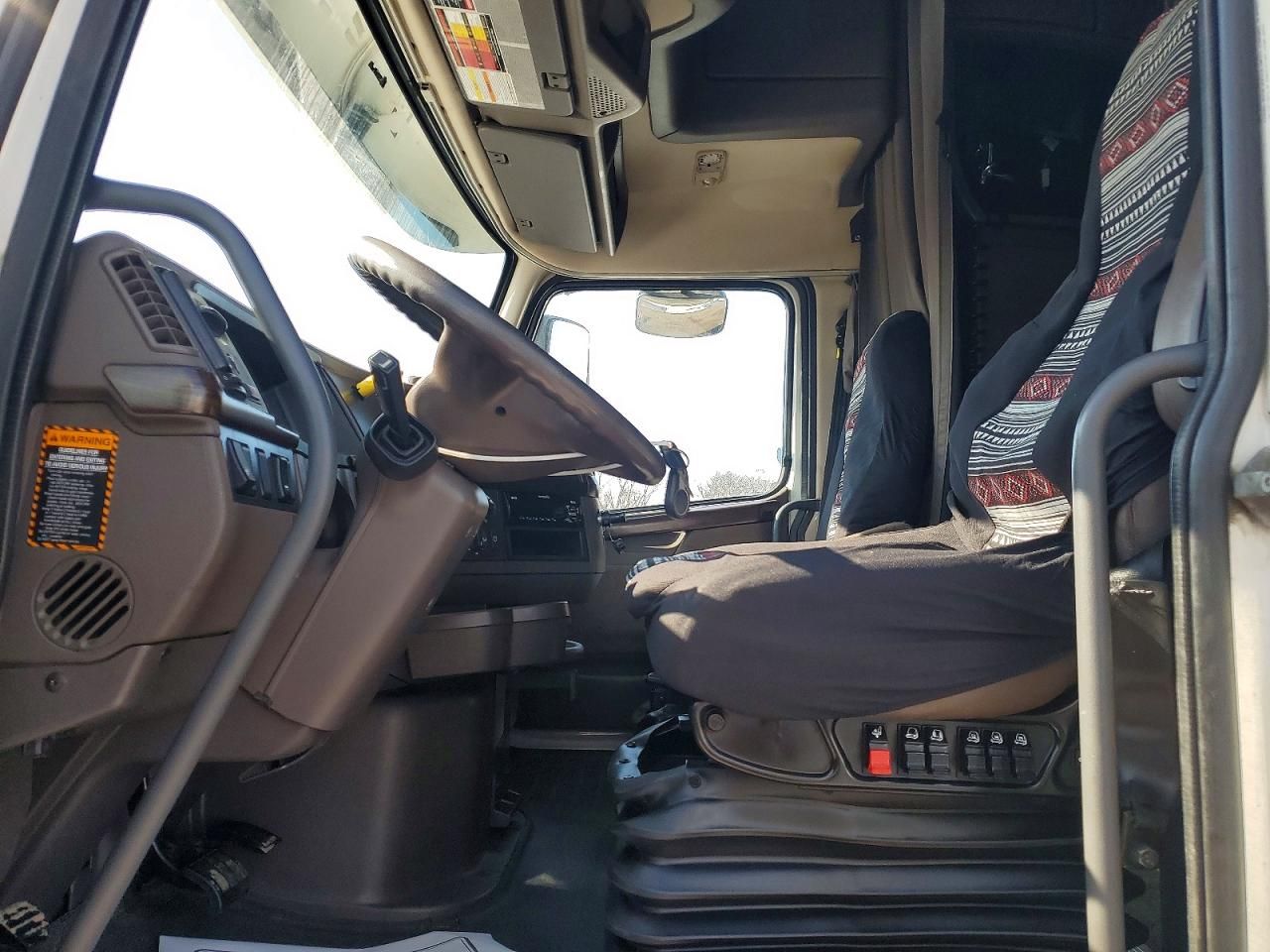 2017 Volvo VNL Semi Truck