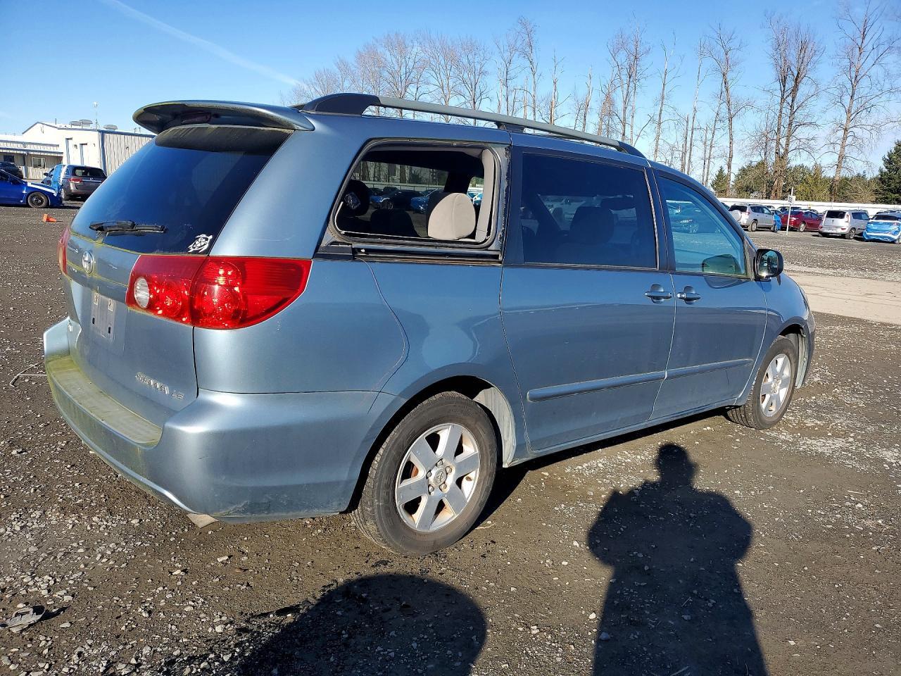 2006 Toyota Sienna le 8 Passenger