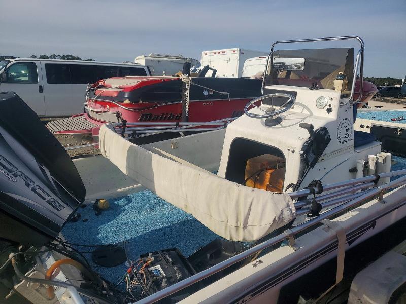 1985 Bay Hawk Industries Inc. 1985 Bay Hawk Boat