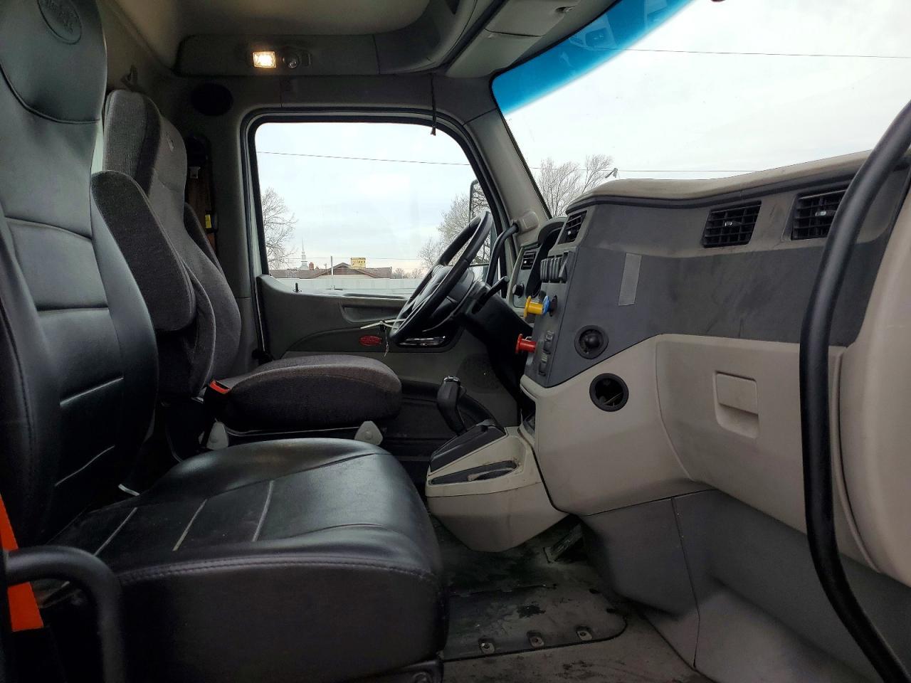 2018 Peterbilt 579 Semi Truck