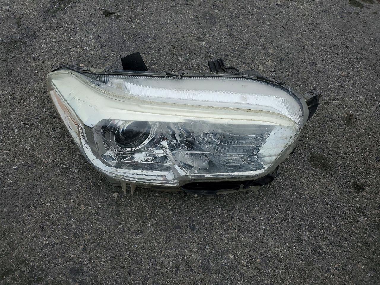 2017 Toyota Tacoma sr