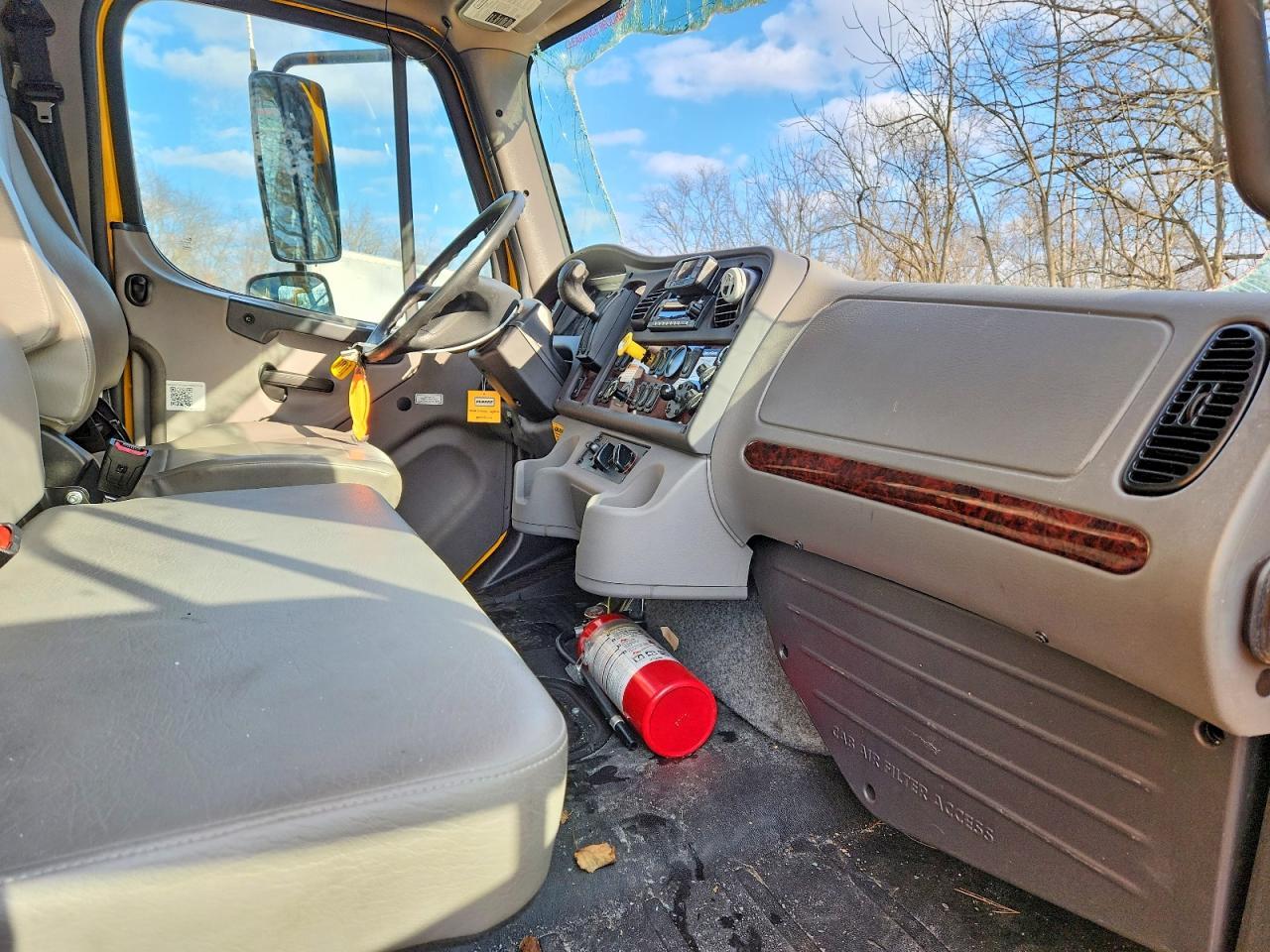 2024 Freigliner 2024 Freightliner Business Class M2 BOX Truck