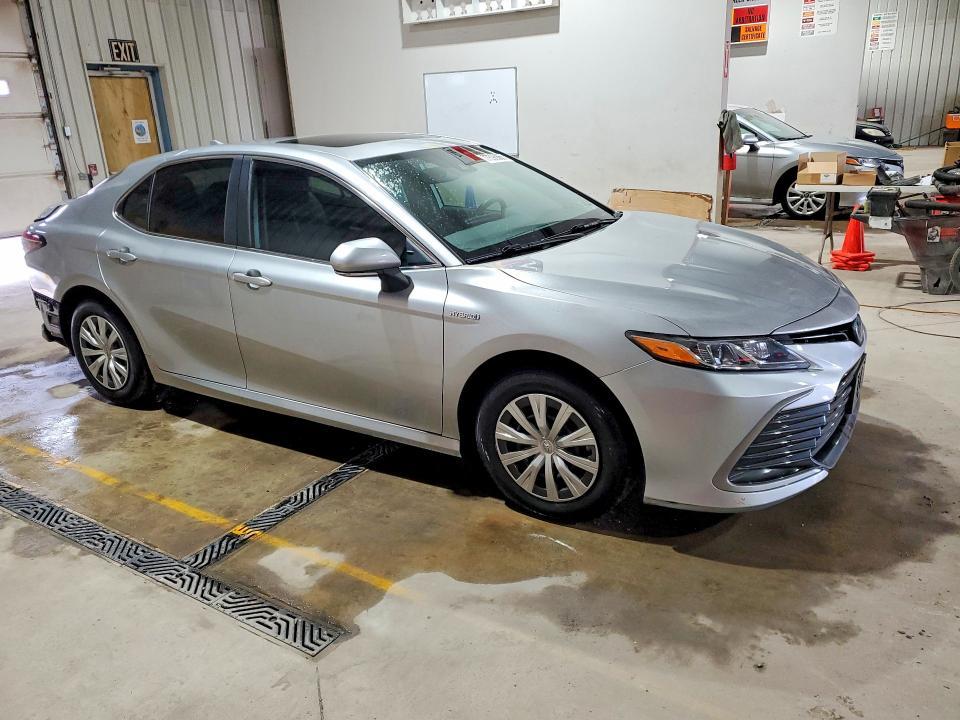 2021 Toyota Camry le