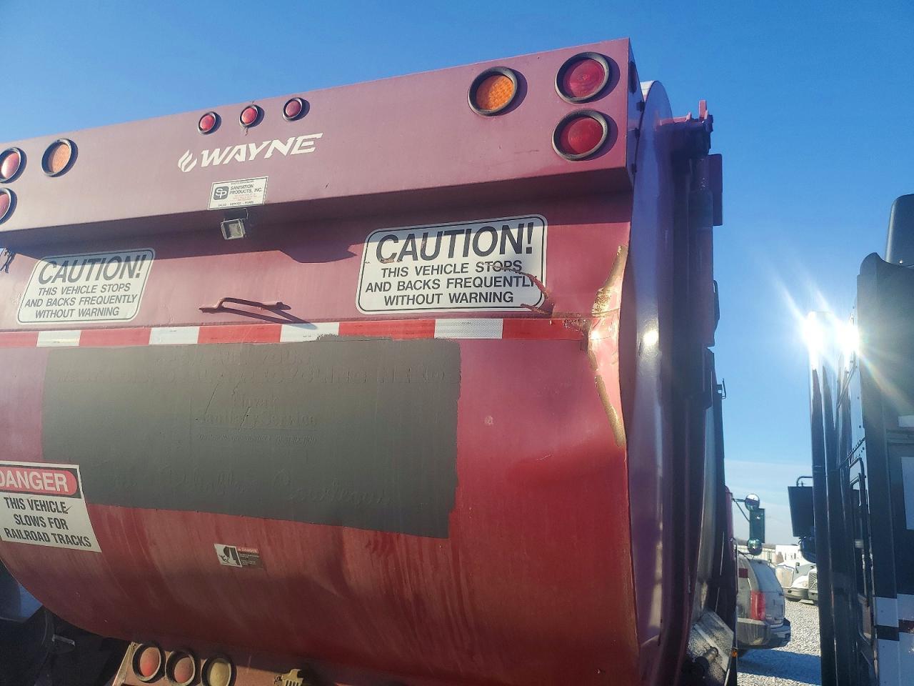 2003 Volvo WXR Refuse Truck