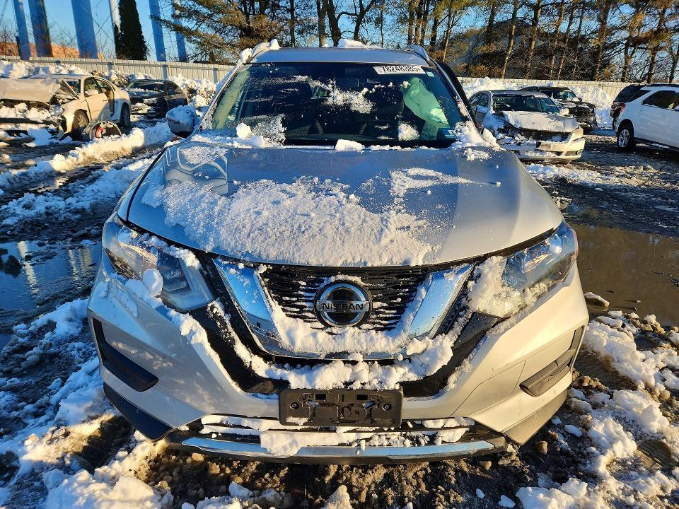 2020 Nissan Rogue sv