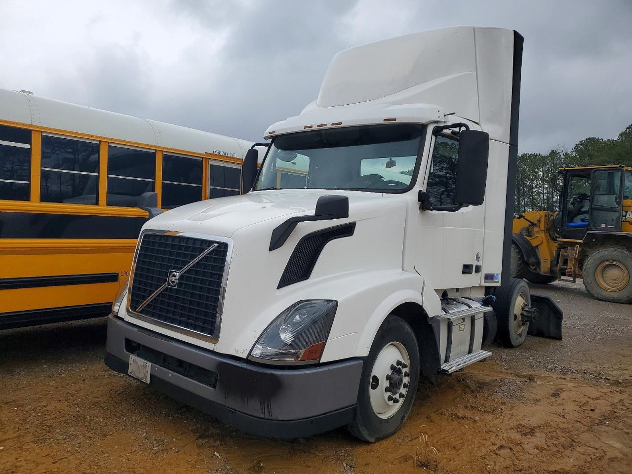 2017 Volvo VNL Semi Truck