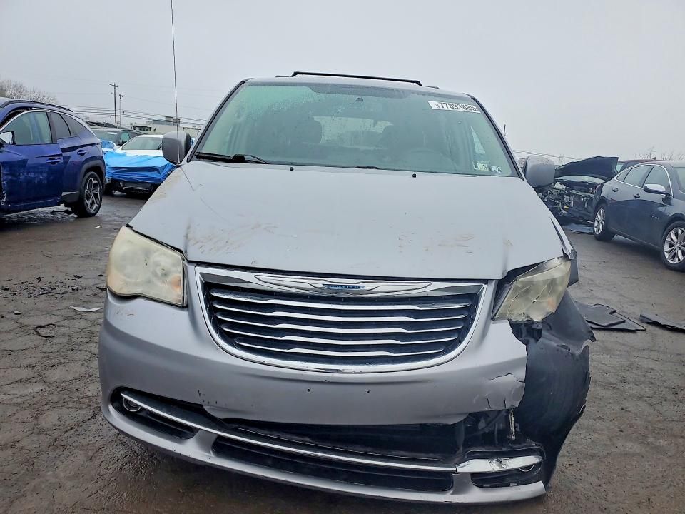 2013 Chrysler Town & Country Touring