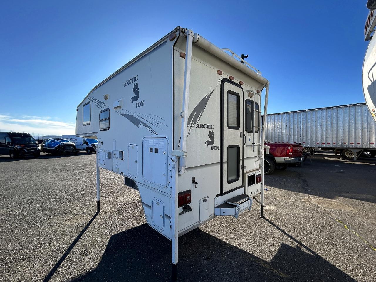 2002 Arctic Fox Camper