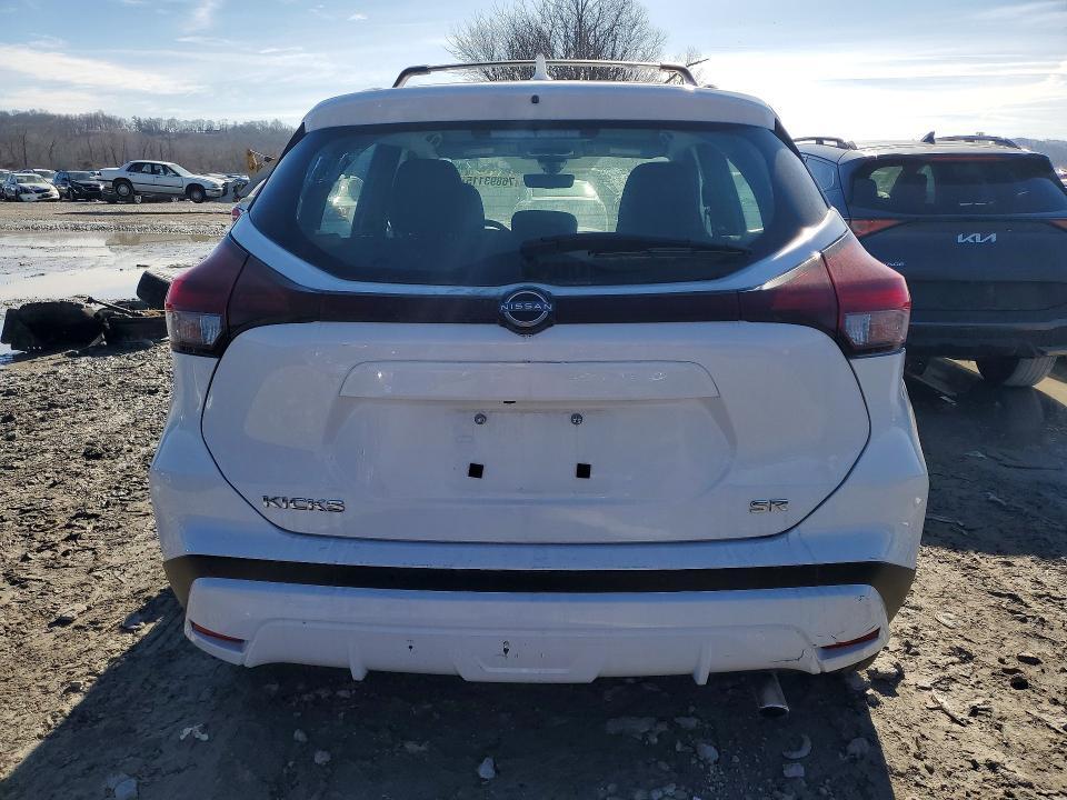 2023 Nissan Kicks sr