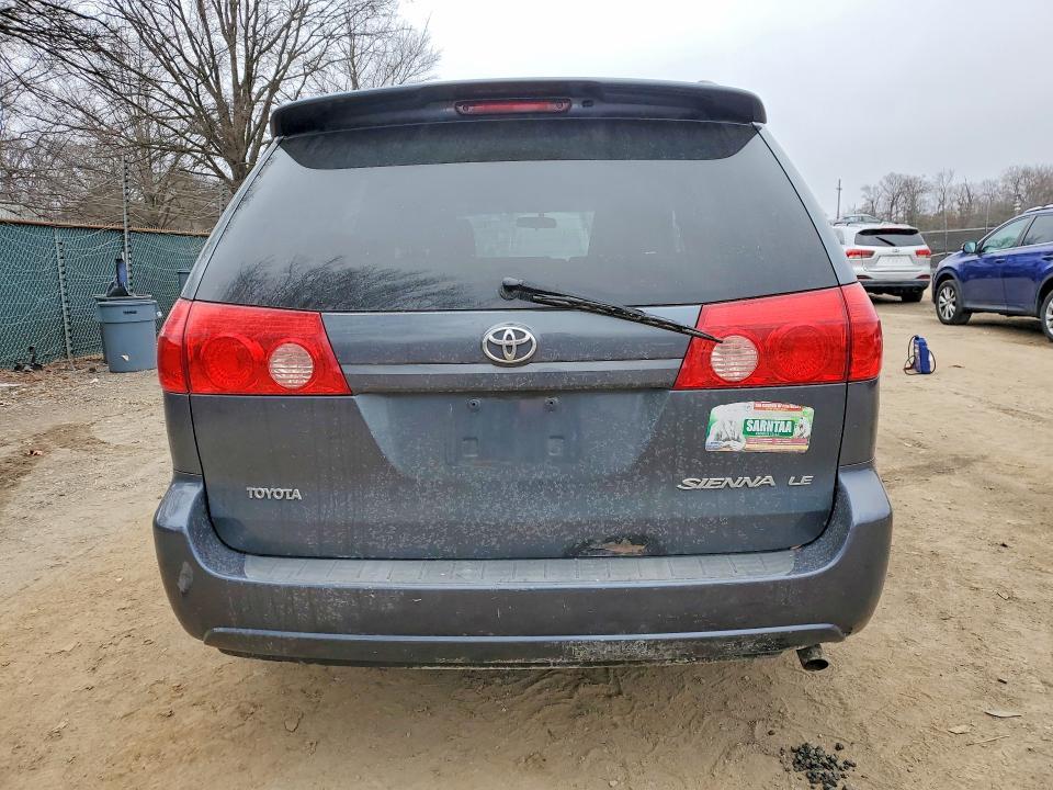 2010 Toyota Sienna le 7-passenger