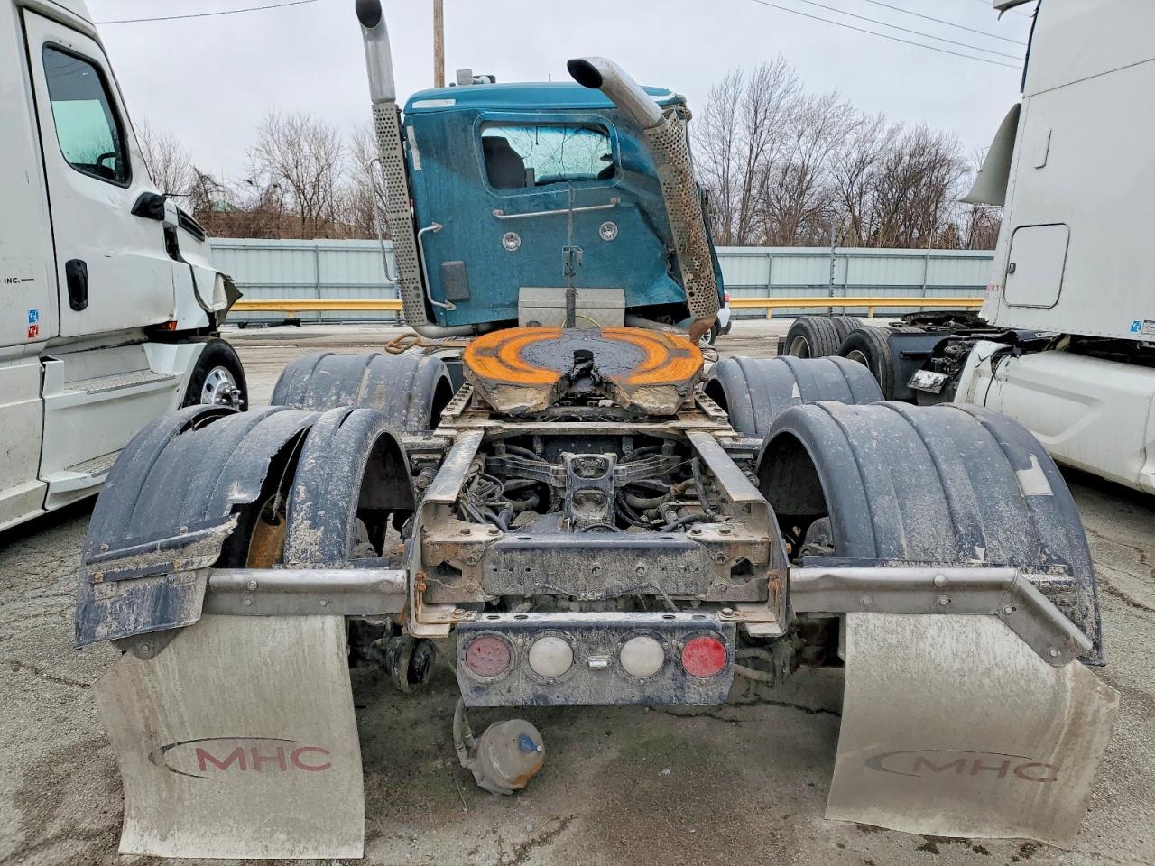 2017 Kenworth T800 Semi Truck