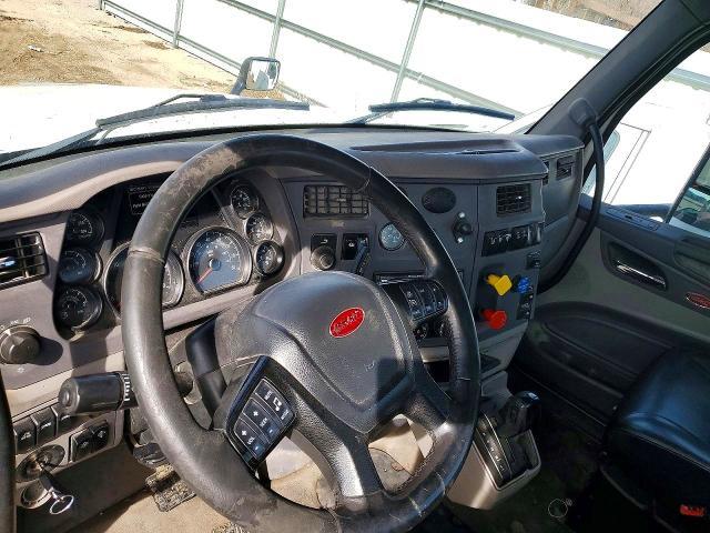 2017 Peterbilt 579 Semi Truck