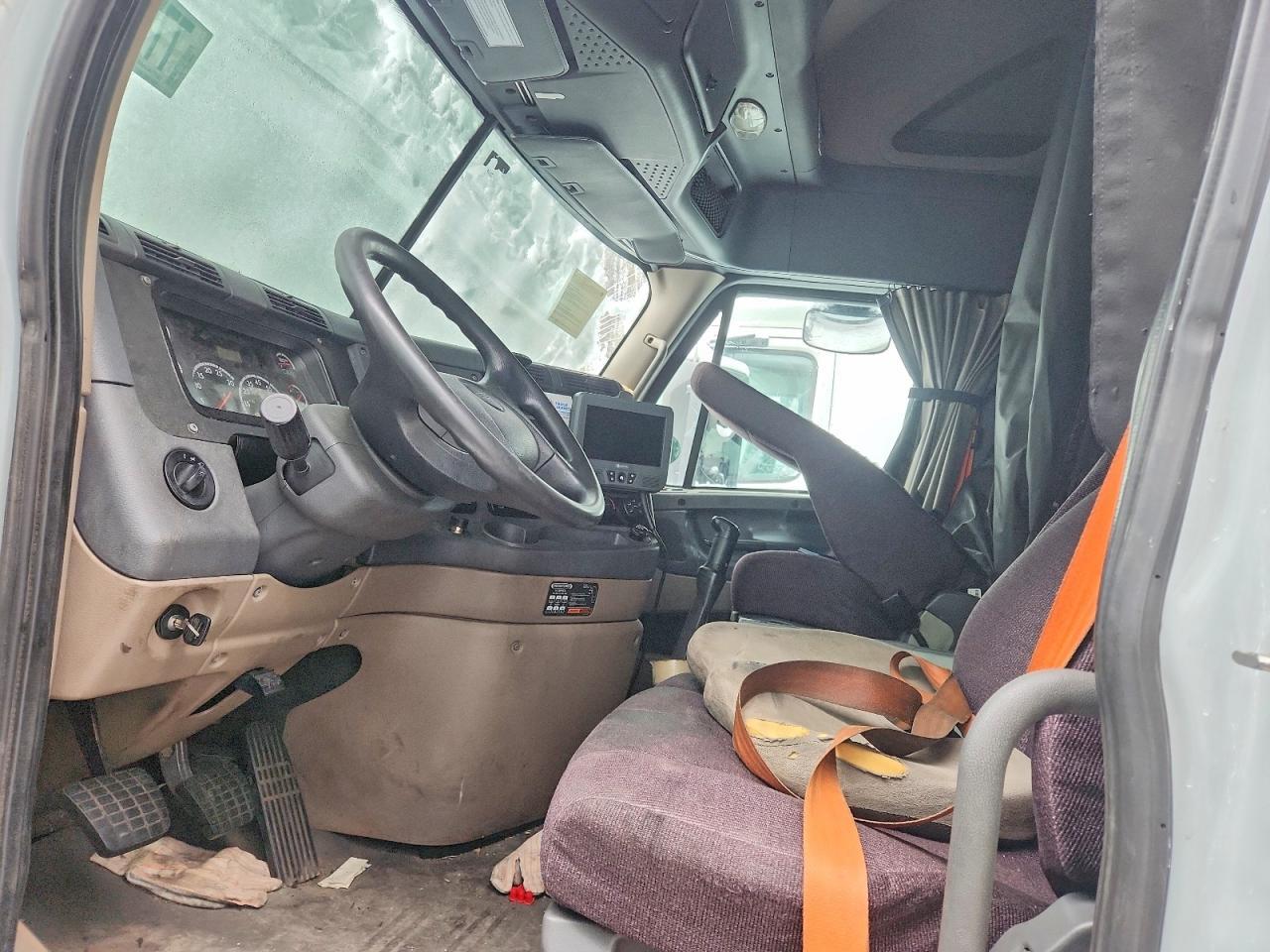 2014 Freigliner 2014 Freightliner Cascadia Semi Truck