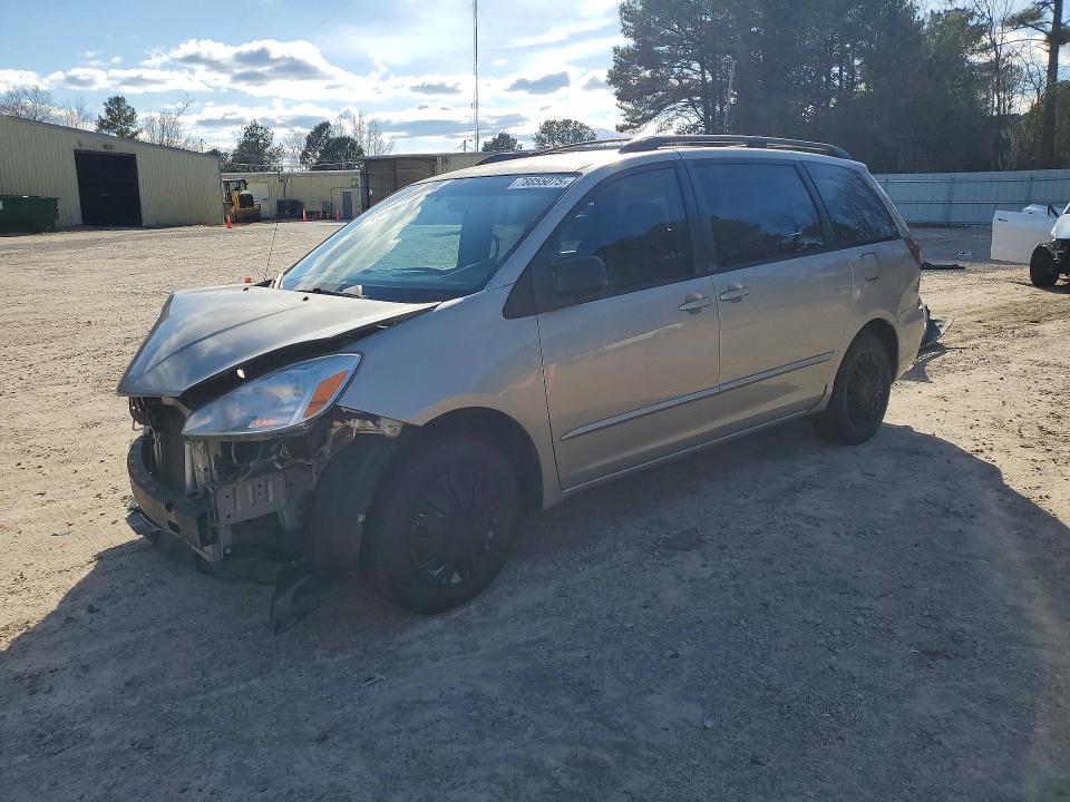 2005 Toyota Sienna le 7 Passenger