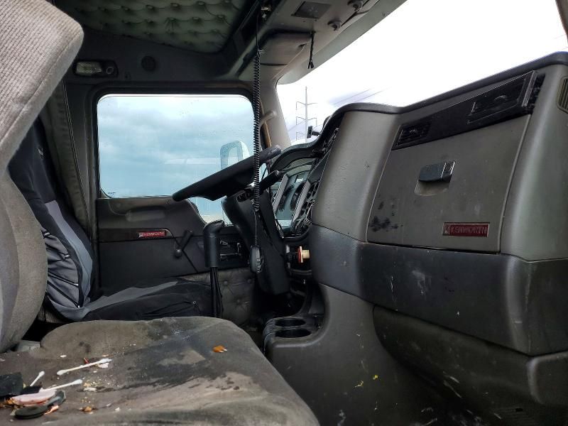 2012 Kenworth T660 Semi Truck