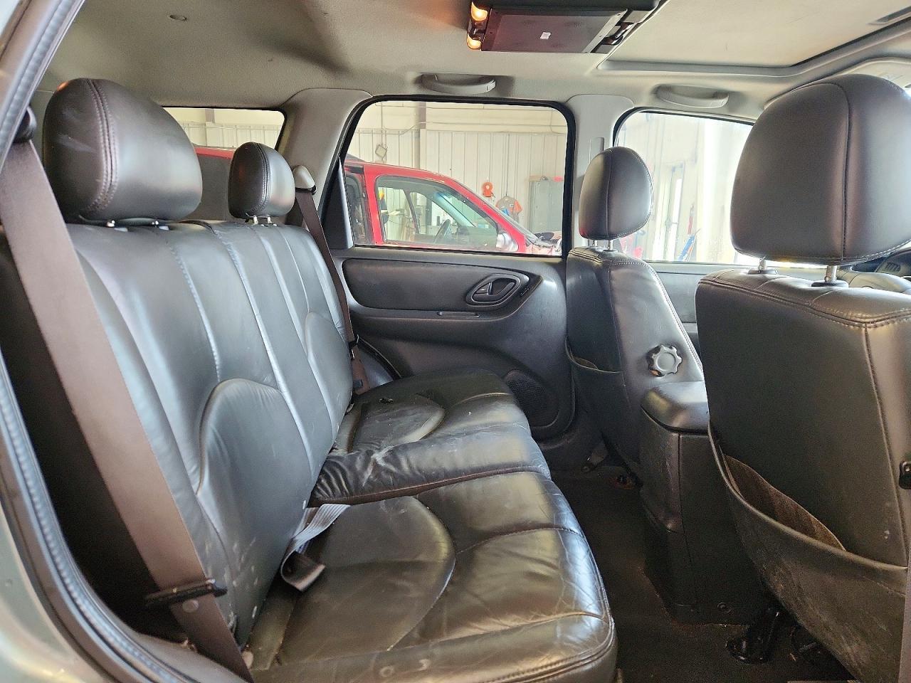 2004 Mazda Tribute es