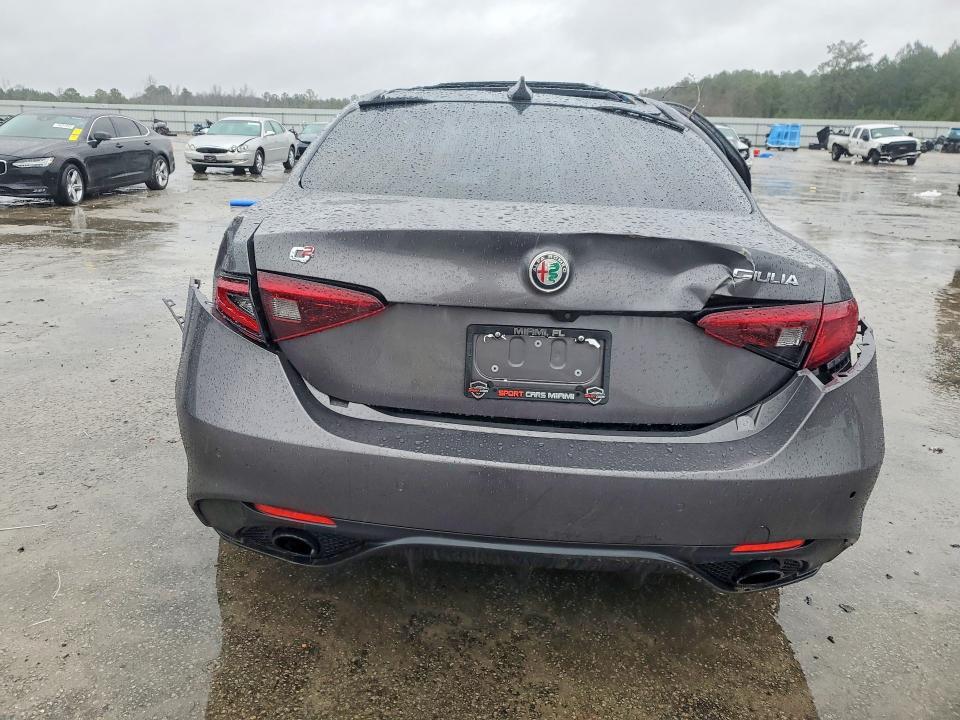 2022 Alfa Romeo Giulia Super