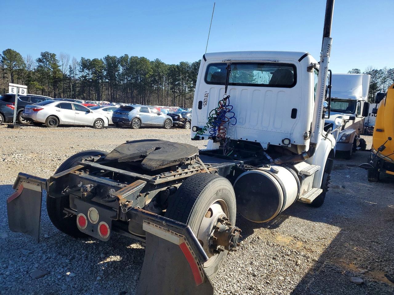 2015 Freightliner Business Class M2 Semi Truck