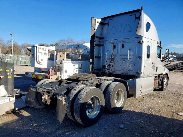 2020 Freightliner Cascadia 126 Semi Truck