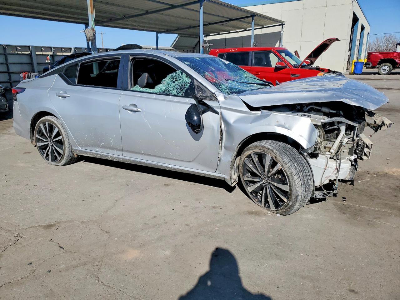 2022 Niss Altima 2.5 sr