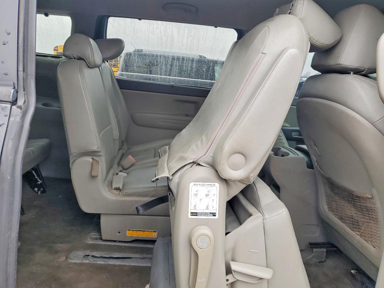 2016 KIA Sedona lx