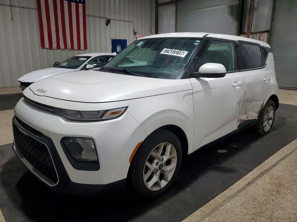 2022 KIA Soul lx