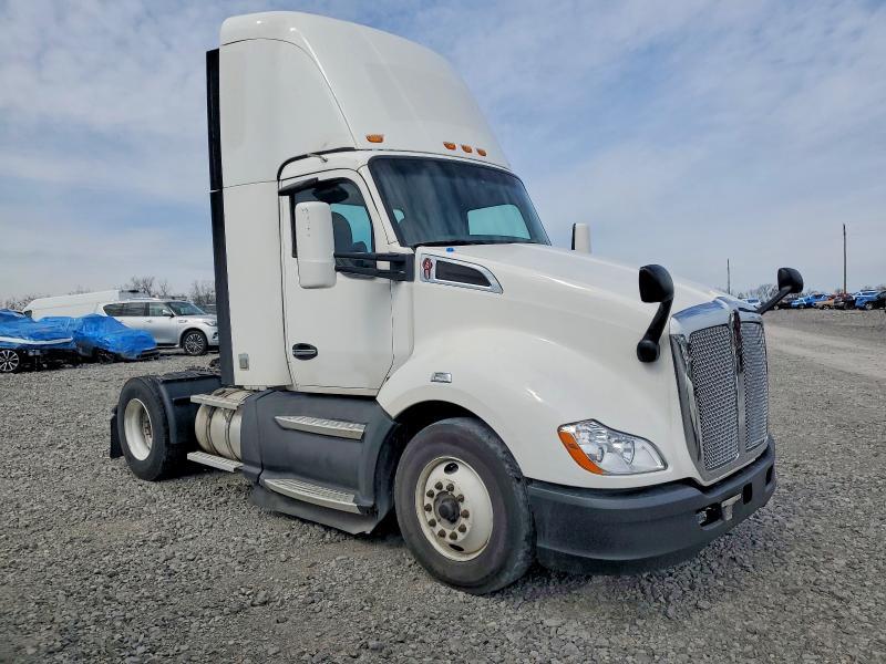 2019 Kenworth T680 Semi Truck