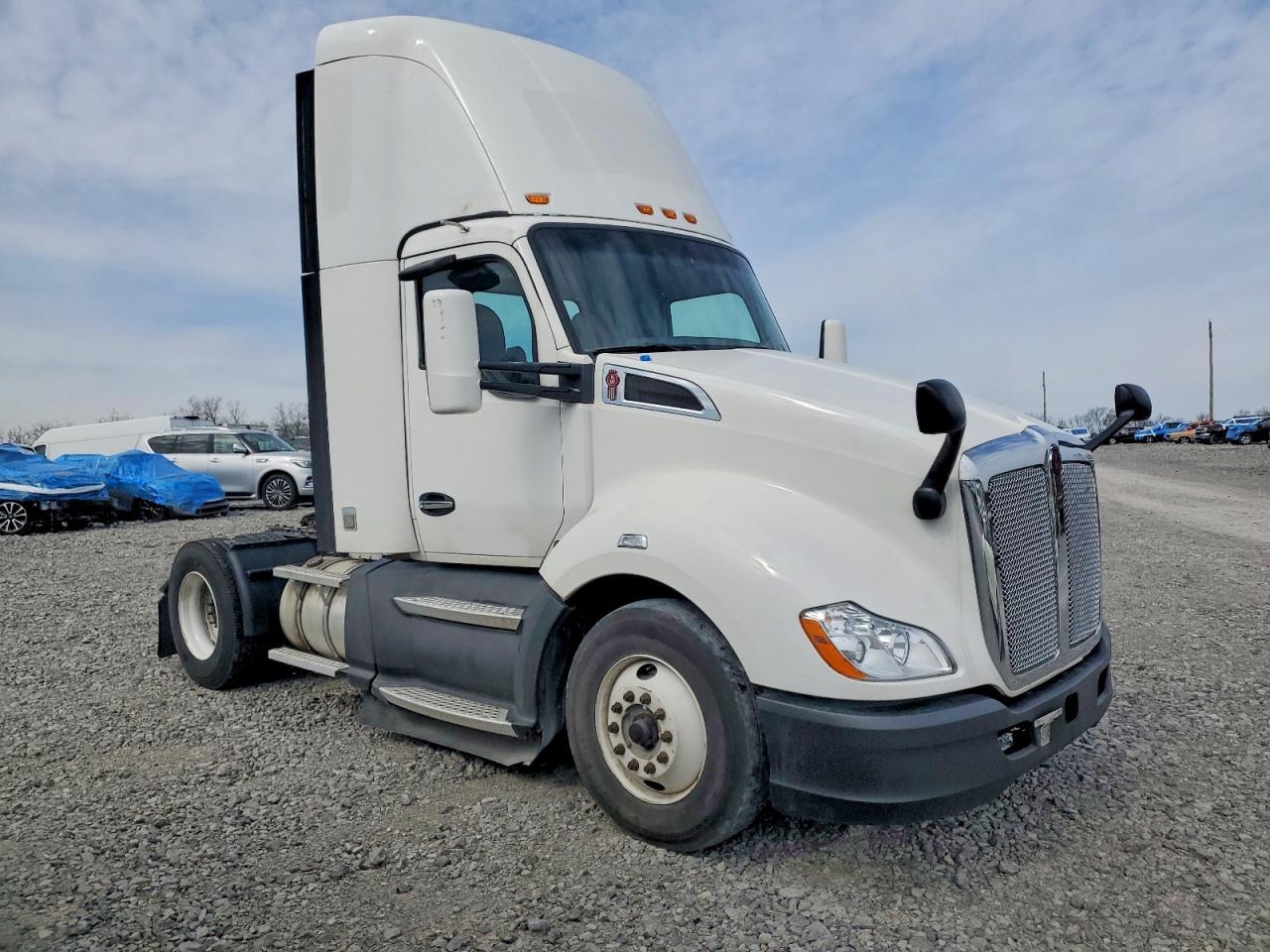 2019 Kenworth T680 Semi Truck