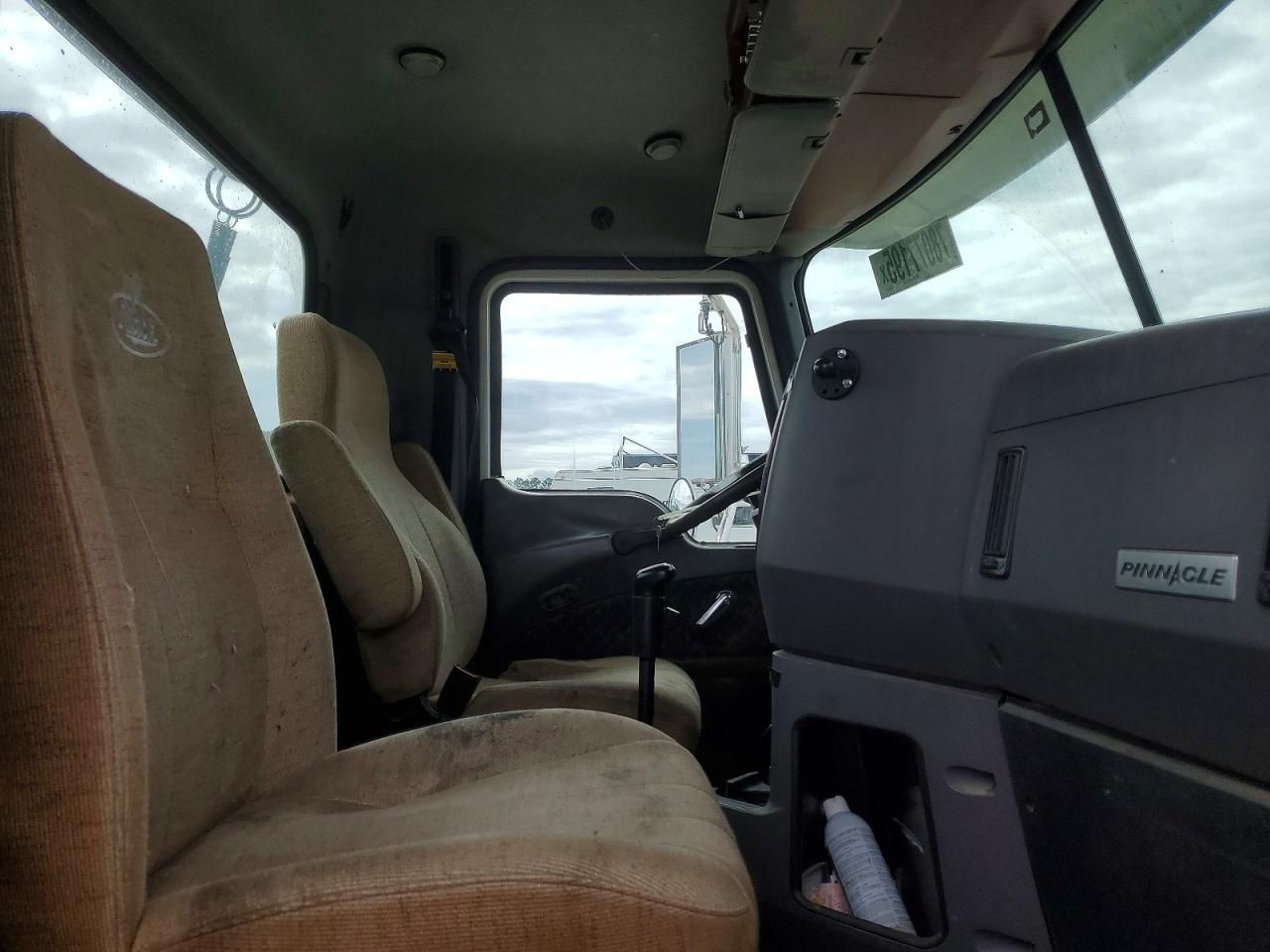 2017 Mack CXU613 Semi Truck