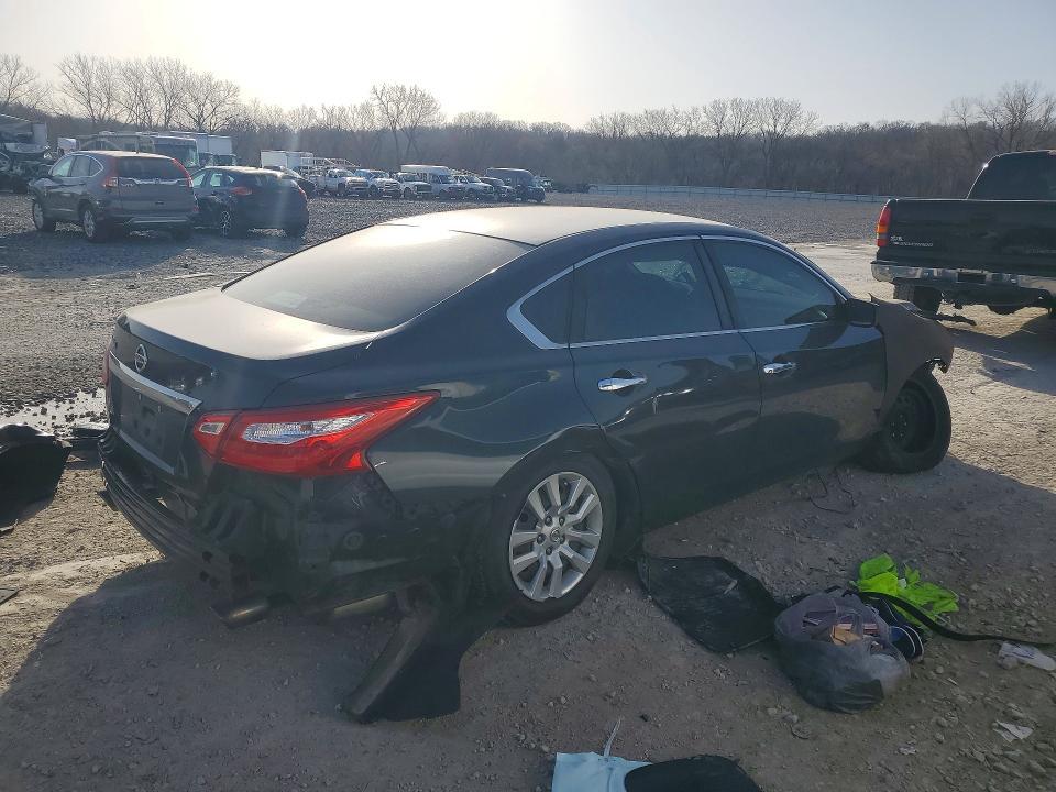 2016 Niss Altima 2.5 s