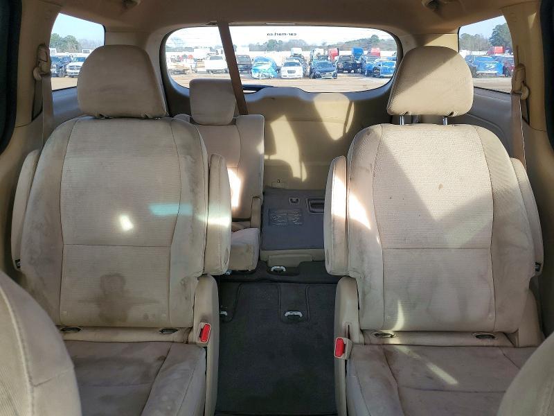 2015 KIA Sedona lx