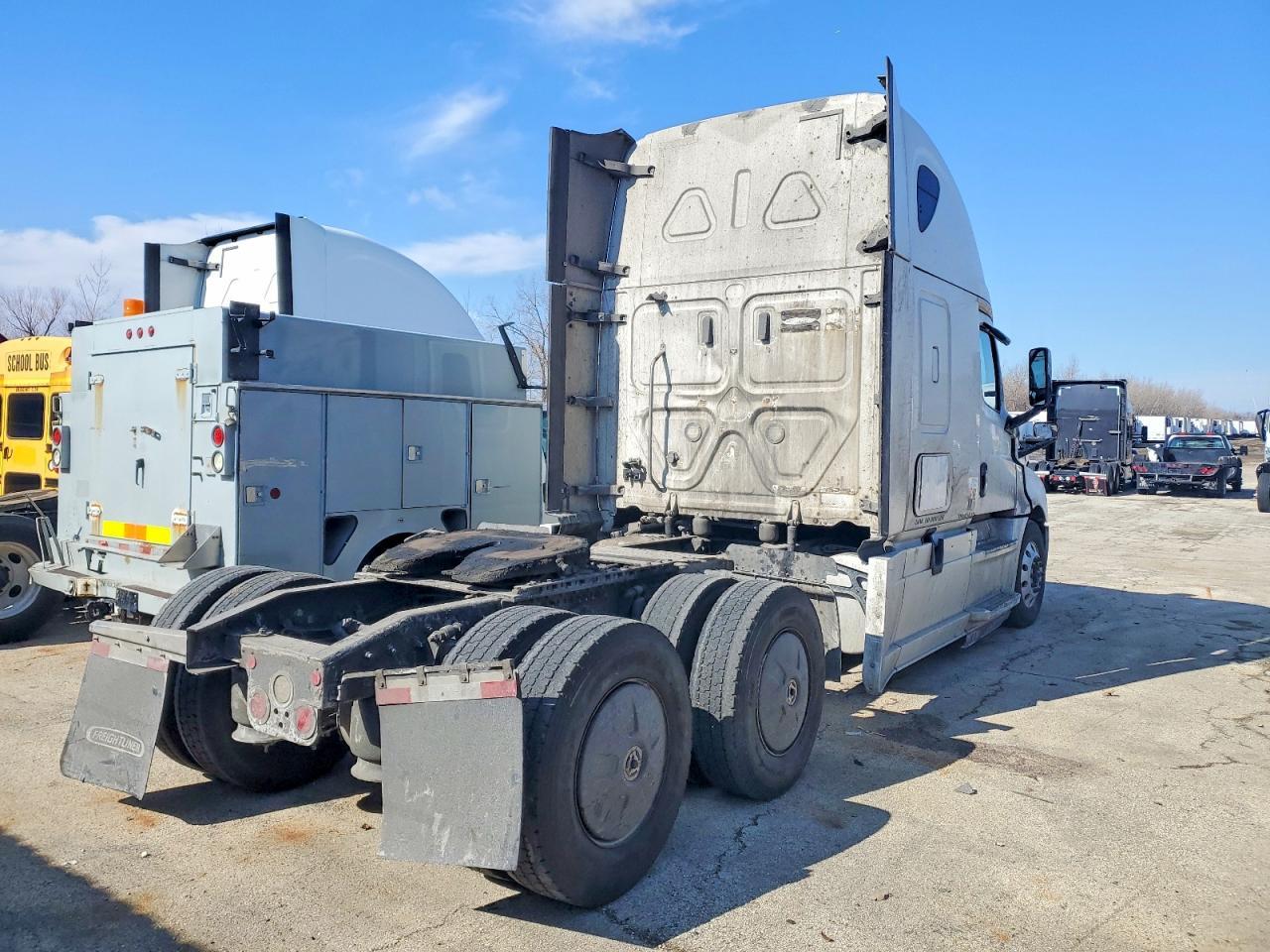 2019 Freigliner 2019 Freightliner Cascadia 126 Semi Truck