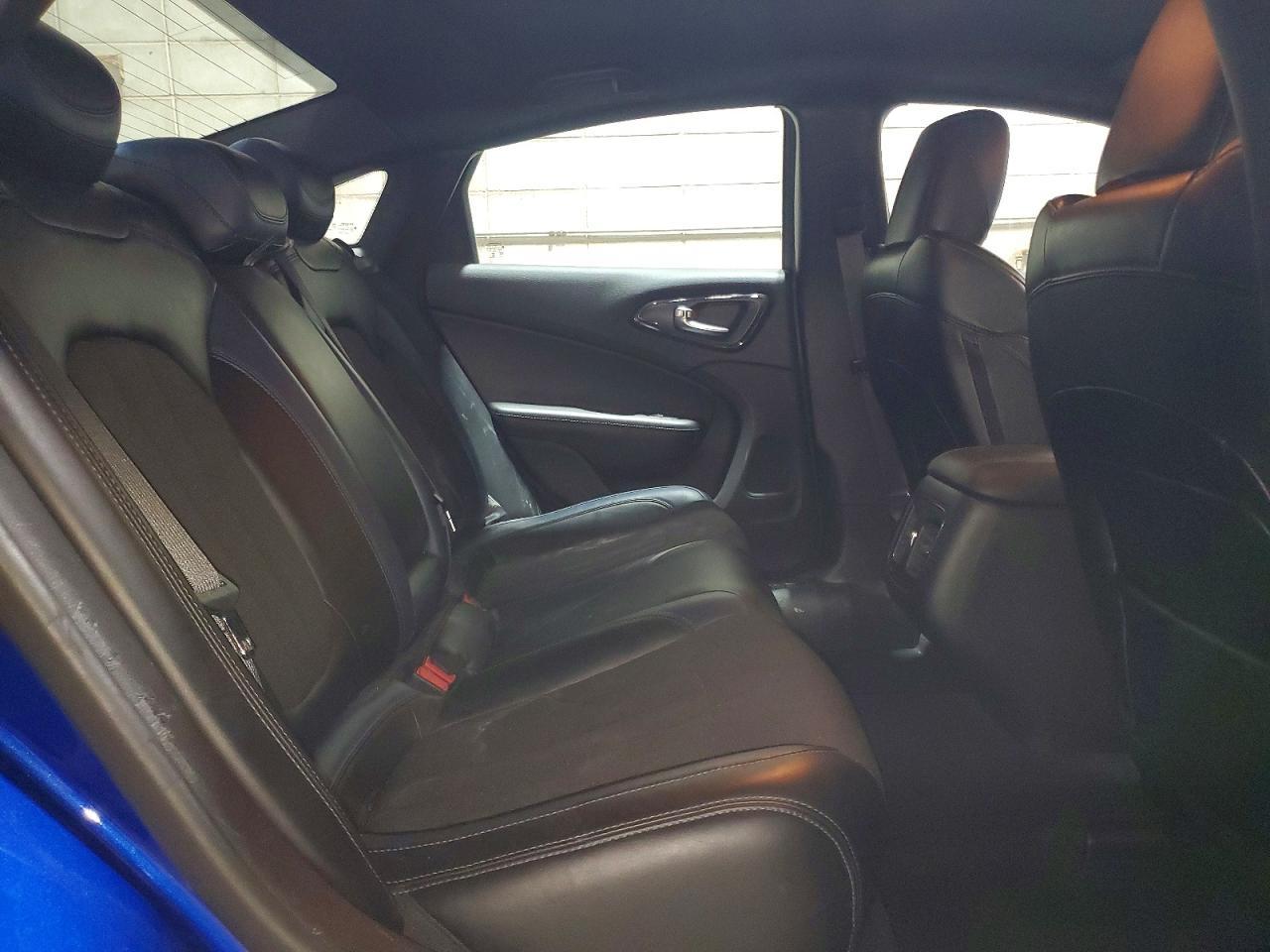 2015 Chrysler 200 s