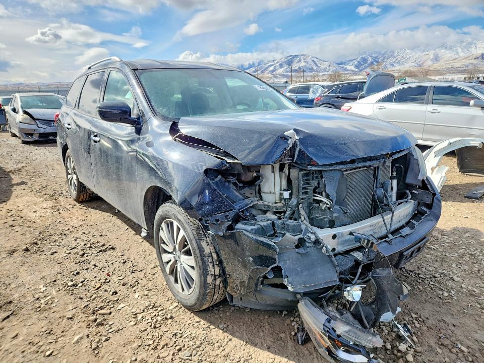 2018 Nissan Pathfinder sv