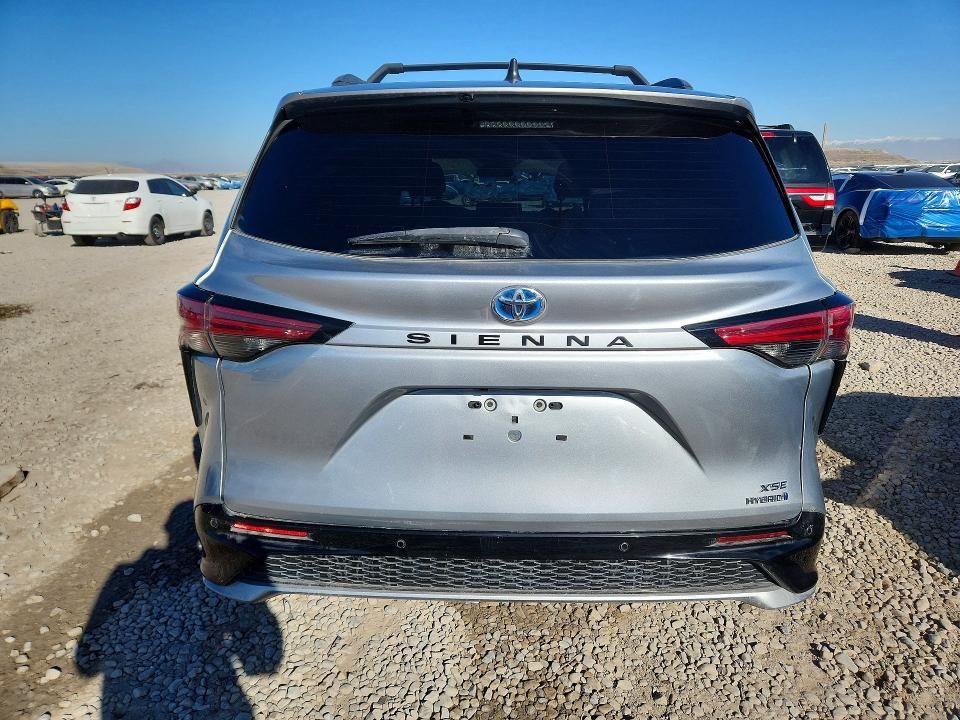 2021 Toyota Sienna xse