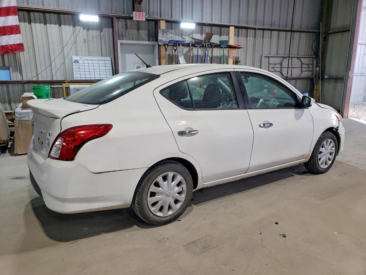 2019 Nissan Versa sv