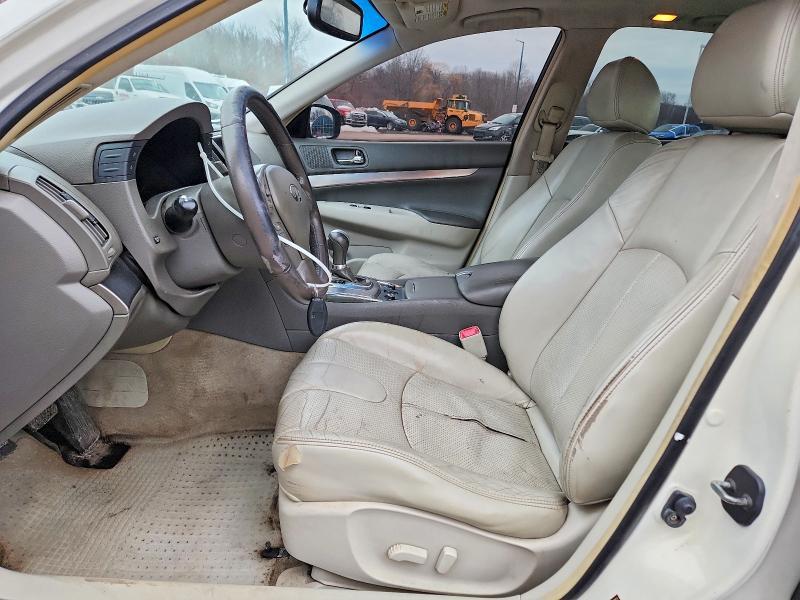 2015 Infinity Q40