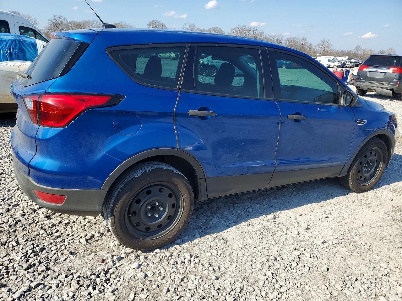 2019 Ford Escape s