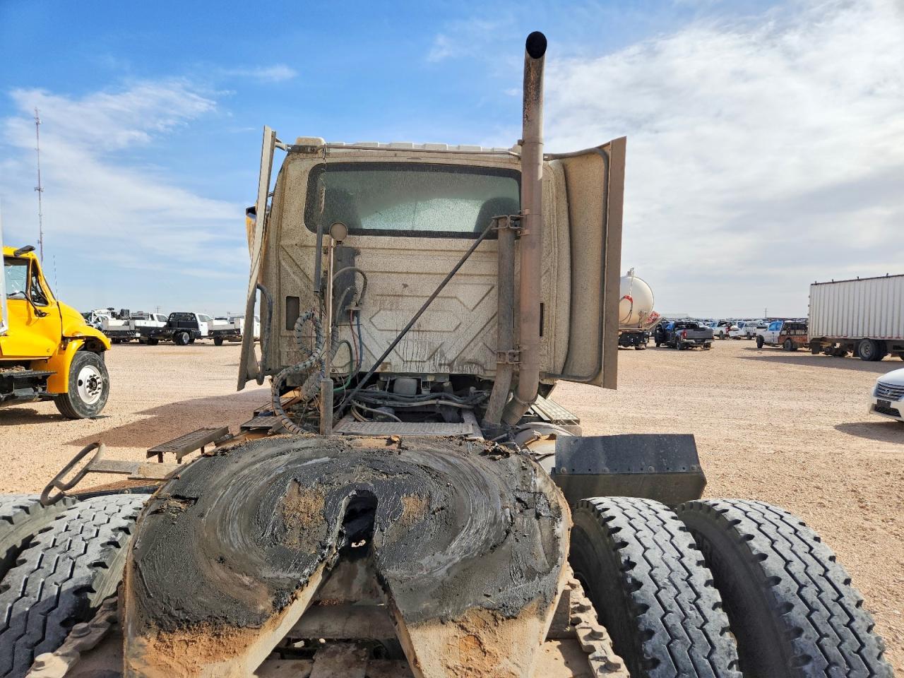 2014 International LF687 Semi Truck