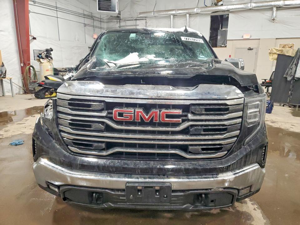2025 GMC Sierra K1500 slt