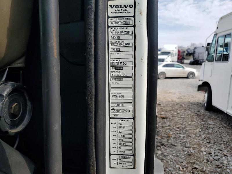 1999 Volvo Vn Semi Truck