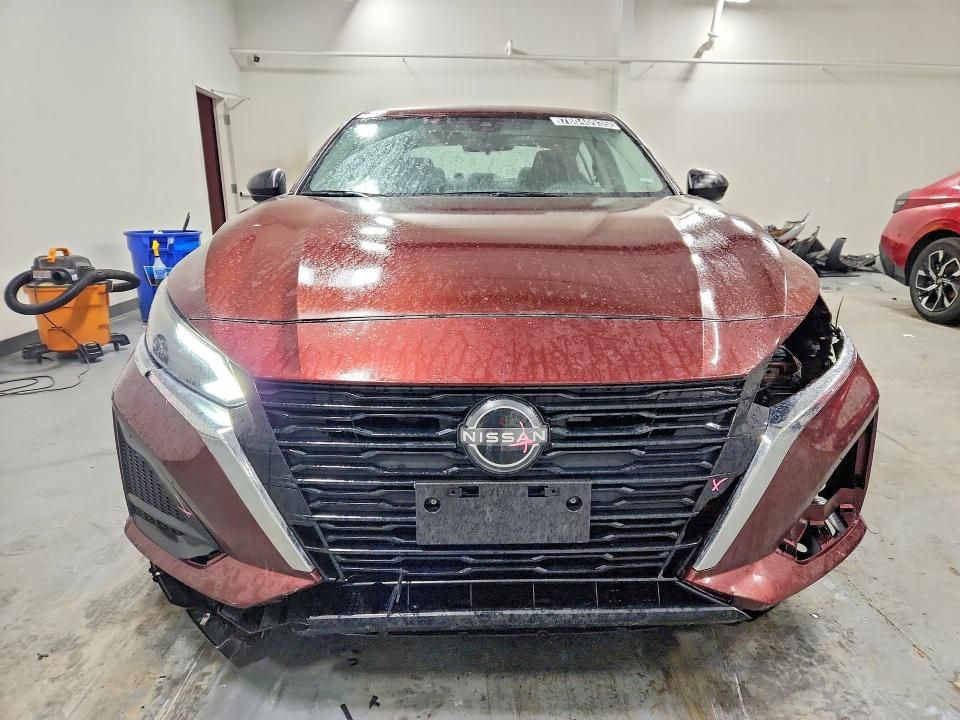 2024 Nissan Altima sv