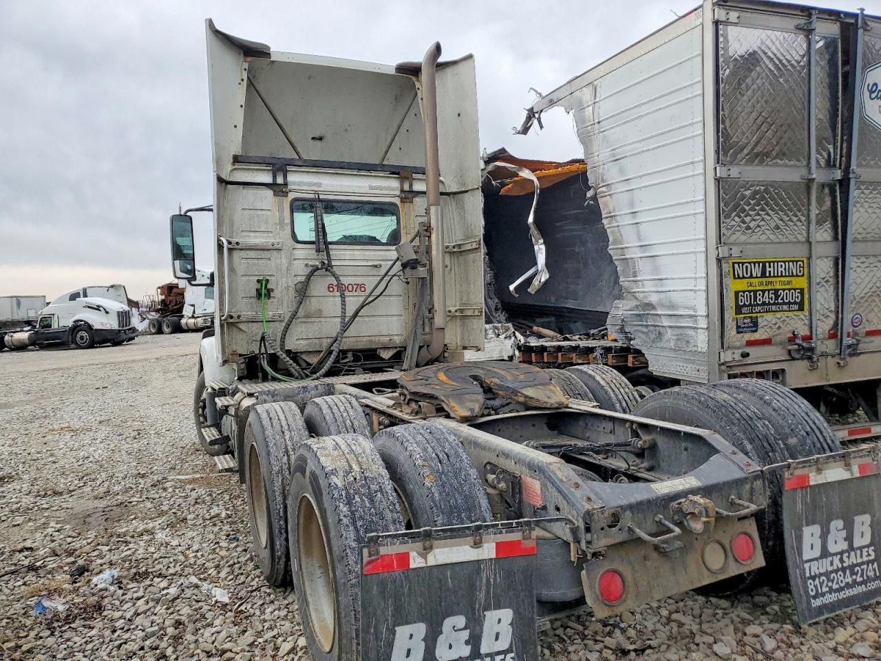 2011 Volvo VNM Semi Truck
