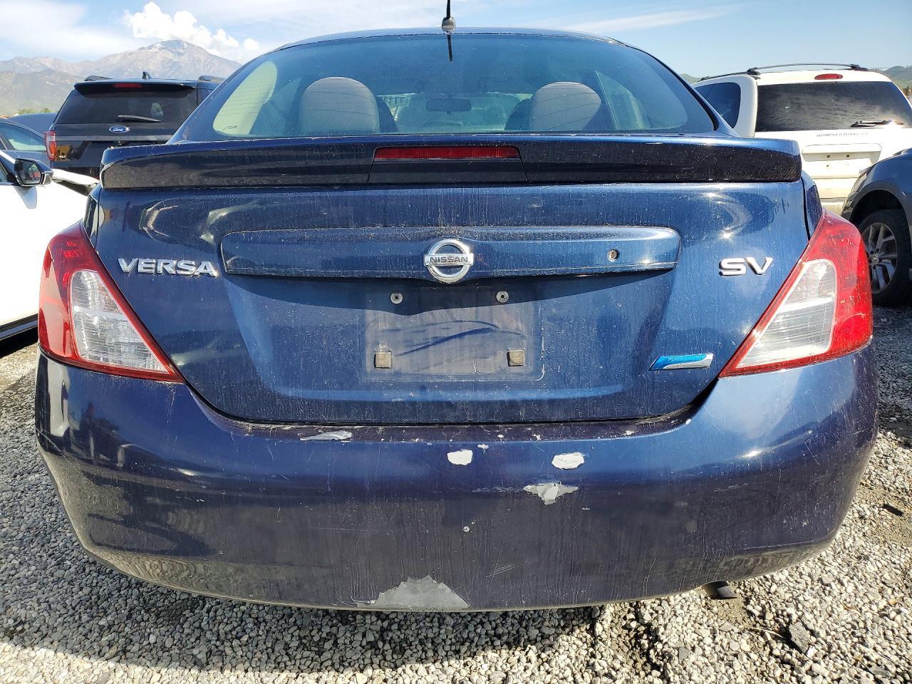 2013 Nissan Versa s
