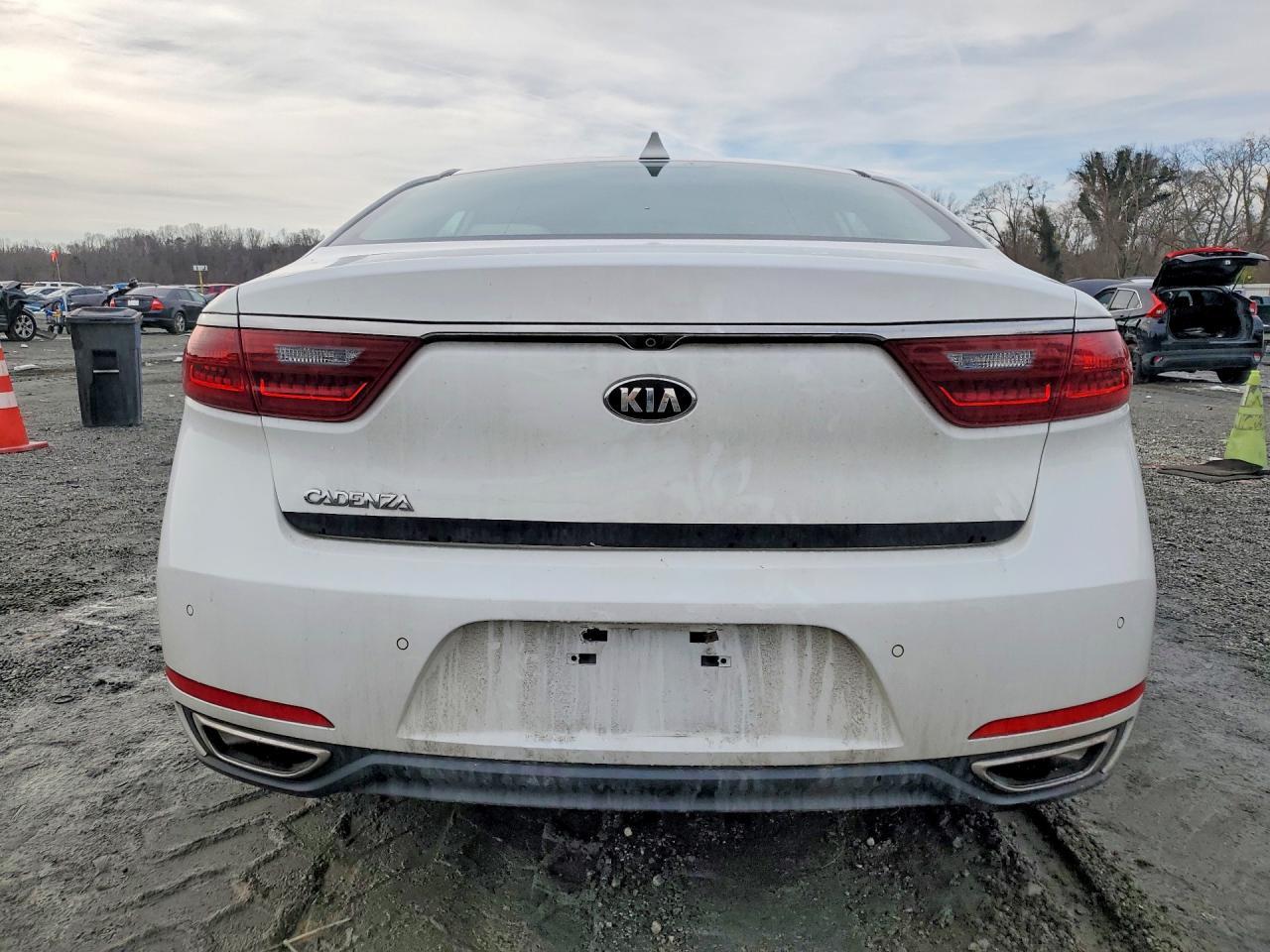 2017 KIA Cadenza Premium