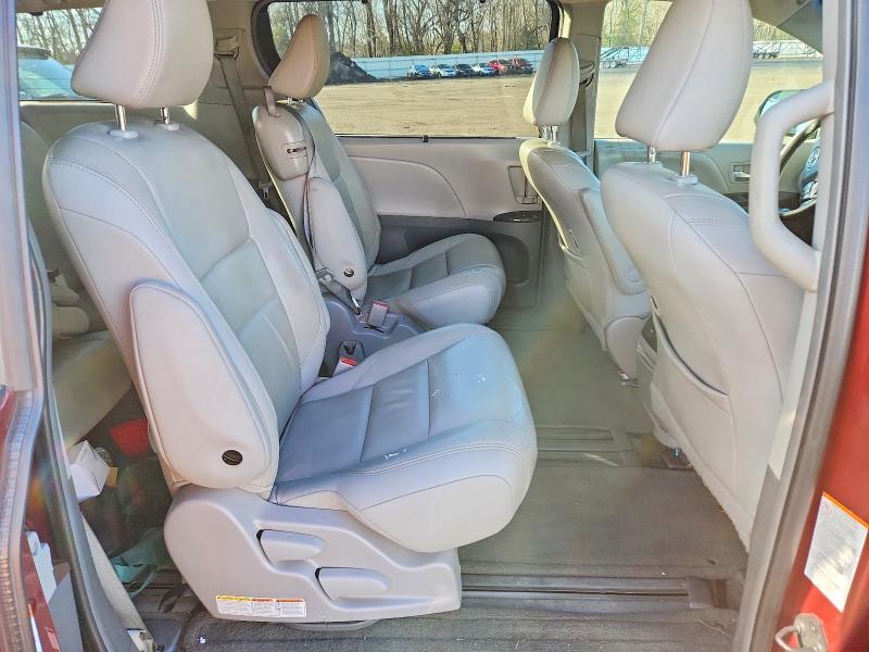 2015 Toyota Sienna xle Premium 8-passenger